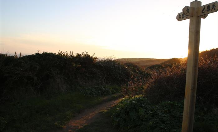 close to the Pembrokeshire Coast Path, Blue Flag Beaches, Castles, and the numerous attractions that Pembrokeshire offers. Only a short drive away.